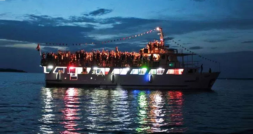 Triple Deck Extravaganza